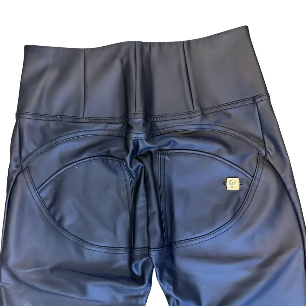 Freddy High-Rise Sculpting Skinny Woman’s Pants - Picture 3 of 14